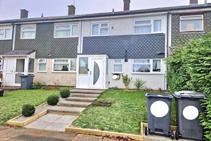 3 Bedroom Property To Rent In Arrow Close, Luton, LU3