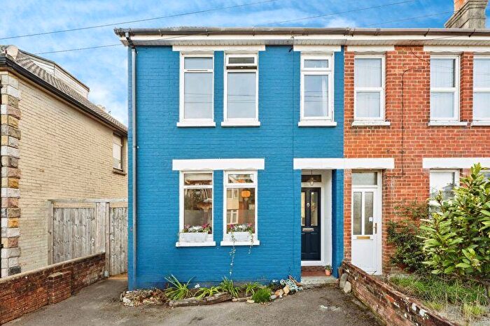 4 Bedroom Semi-Detached House For Sale In Jolliffe Road, Poole, BH15