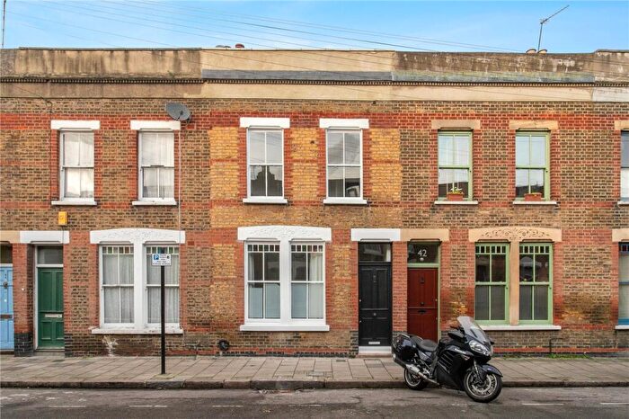 4 Bedroom Terraced House To Rent In Beck Road, London, E8