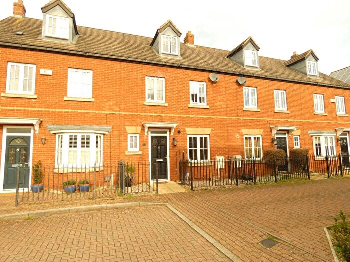4 Bedroom Terraced House For Sale In Banks Drive, Sandy, Bedfordshire, SG19