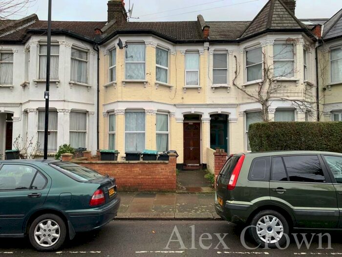 3 Bedroom Flat To Rent In Carlingford Road, Turnpike Lane, N15