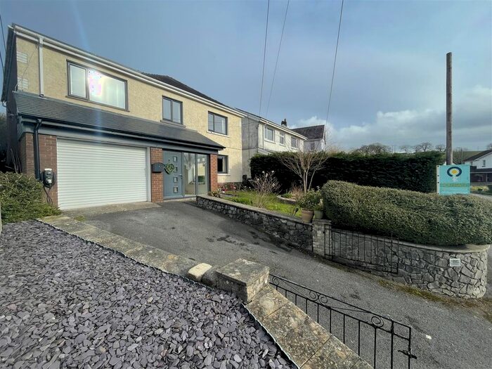 4 Bedroom Detached House For Sale In Kings Road, Llandybie, Ammanford, SA18
