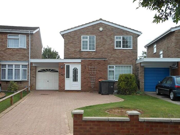 6 Bedroom Semi-Detached House To Rent In Arundel Drive, Bedford, MK41