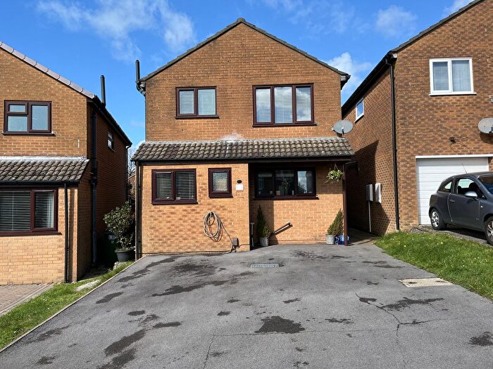 3 Bedroom Detached House For Sale In Sandpiper Close, Creekmoor, Poole, BH17