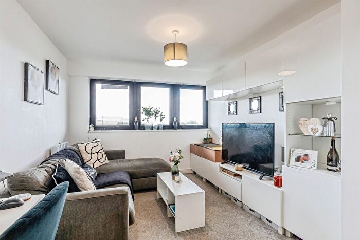 1 Bedroom Flat For Sale In Whitchurch Lane, Bristol, BS14