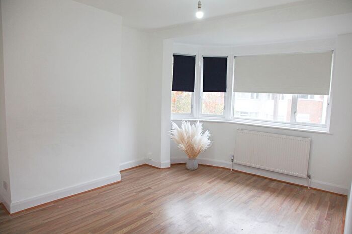 2 Bedroom Maisonette To Rent In Runnymede Road, Colliers Wood, SW19