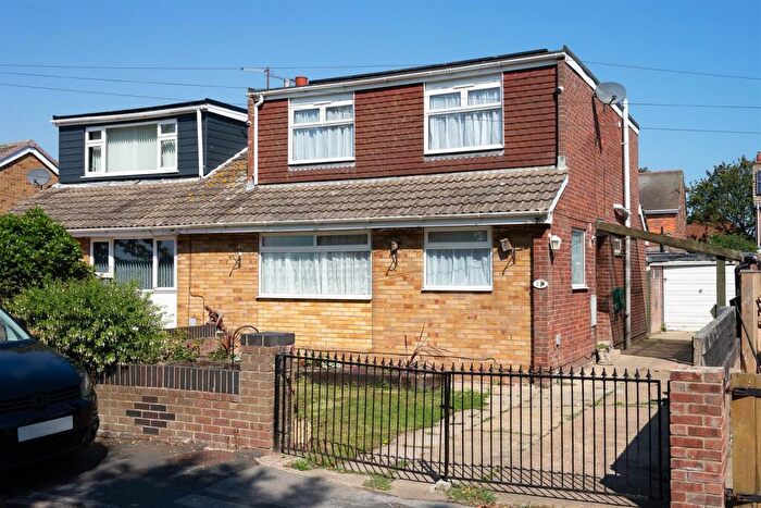 3 Bedroom Semi-Detached Bungalow For Sale In Egroms Lane, Withernsea, HU19