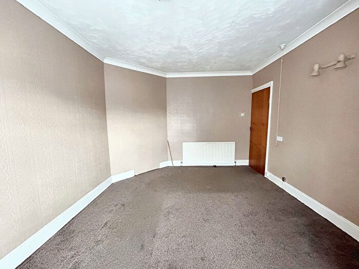 3 Bedroom Semi-Detached House For Sale In Whinfield Road, Dibden Purlieu, SO45