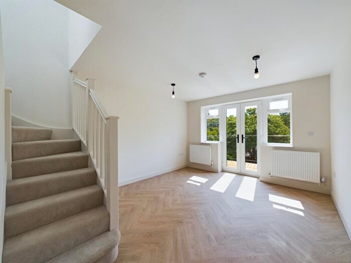 2 Bedroom Flat To Rent In London Road, High Wycombe, Buckinghamshire, HP11