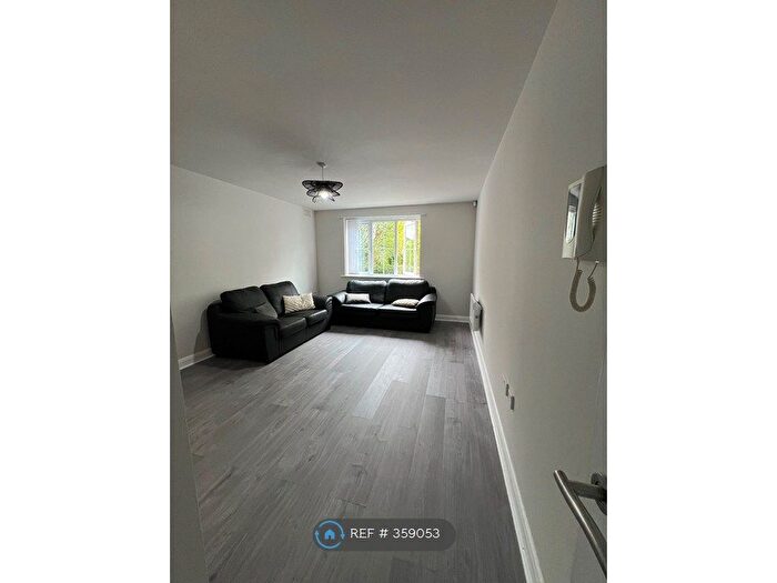 2 Bedroom Flat To Rent In Odeon House, Salford, M6
