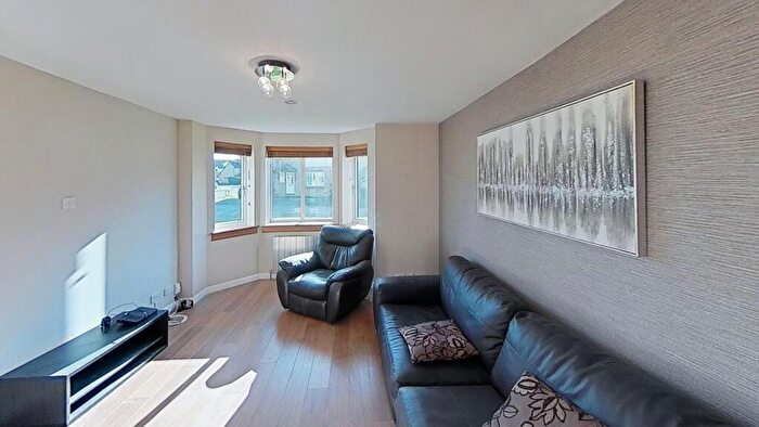2 Bedroom Flat To Rent In Gogarloch Syke, Edinburgh, EH12