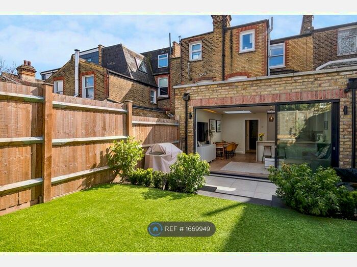 2 Bedroom Flat To Rent In Thornbury Road, London, SW2