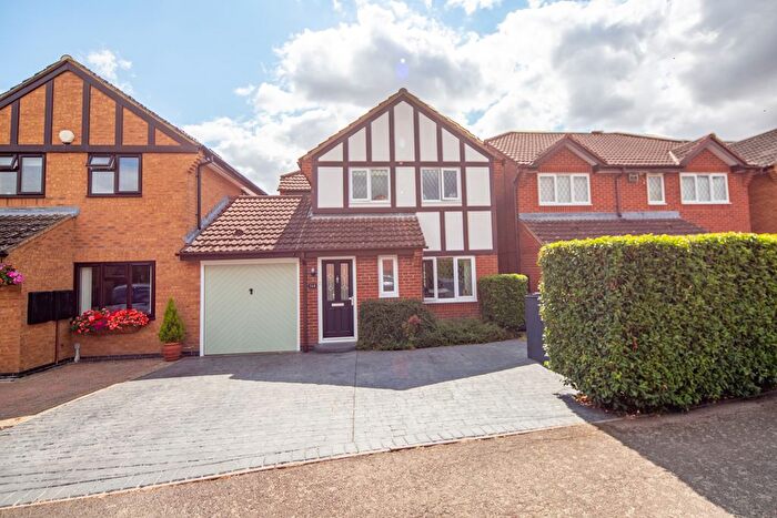 3 Bedroom Link Detached House For Sale In Ravencroft, Bicester, OX26
