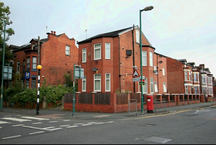 2 Bedroom Flat To Rent In East Road, Manchester, M12