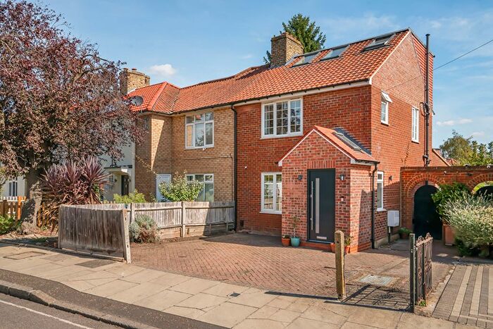 4 Bedroom End Of Terrace House For Sale In Alderbury Road, Barnes, SW13