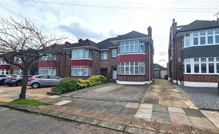 3 Bedroom Semi-Detached House For Sale In Overton Road, Southgate, N14