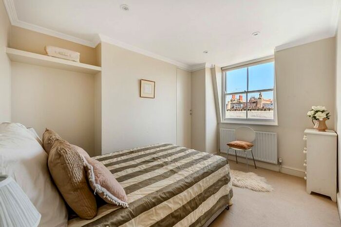 2 Bedroom Flat To Rent In Eardley Crescent, Earls Court, London, SW5