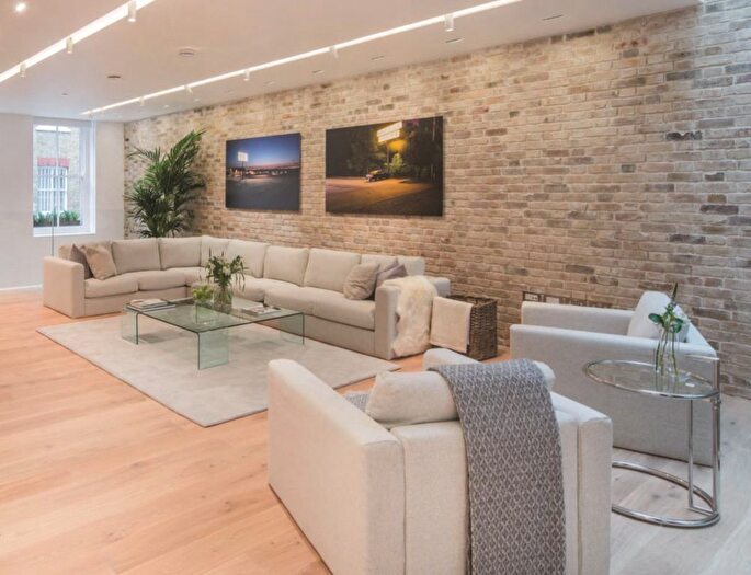 3 Bedroom Mews To Rent In Bingham Place, Marylebone, W1U