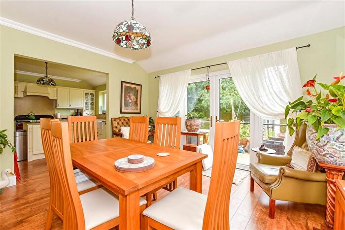 4 Bedroom Detached House For Sale In Lydd Road, New Romney, Kent, TN28