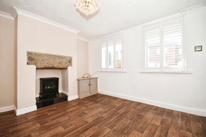 2 Bedroom Terraced House For Sale In Chatsworth Road, Chesterfield, Derbyshire, S40