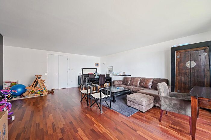 2 Bedroom Flat For Sale In New Providence Wharf, Fairmont Avenue, E14