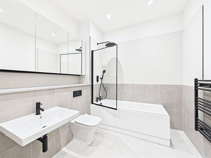 2 Bedroom Flat To Rent In Simpson Street, Liverpool, L1