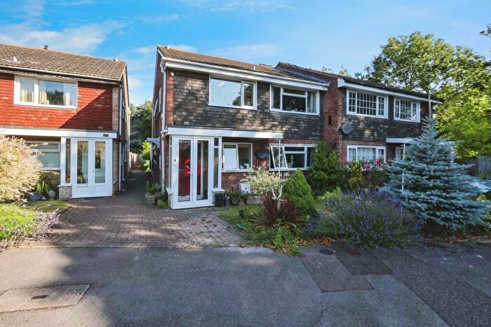 2 Bedroom Maisonette For Sale In Canterbury Drive, Birmingham, B37