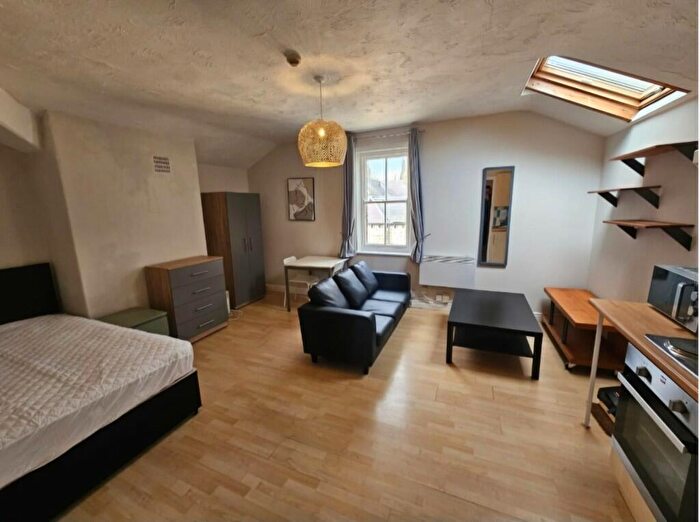 Studio To Rent In Headingley Lane, Leeds, West Yorkshire, LS6