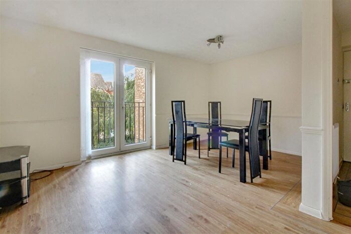 2 Bedroom Flat To Rent In Farthingale Court, Waltham Abbey, EN9