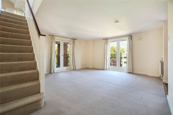 3 Bedroom Flat To Rent In Park House, Northfields, London, SW18