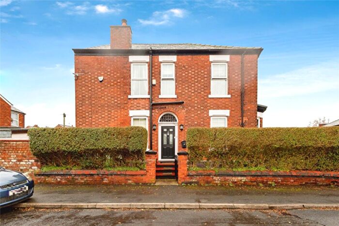 3 Bedroom End Of Terrace House For Sale In Aberdeen Crescent, Stockport, Greater Manchester, SK3