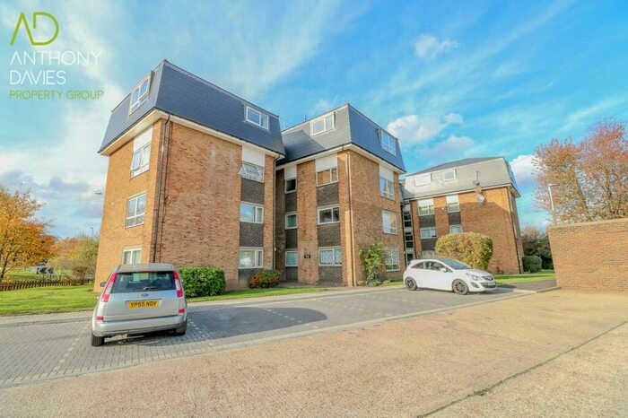 1 Bedroom Apartment To Rent In Lampits, Hoddesdon, EN11