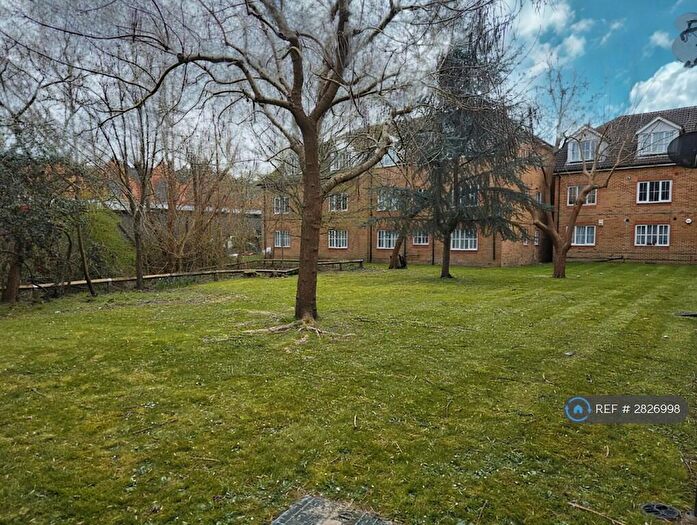1 Bedroom Flat To Rent In Cedar House, Whyteleafe, CR3