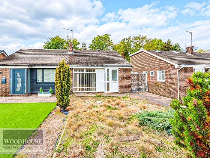 2 Bedroom Bungalow For Sale In Dysons Close, Waltham Cross, EN8