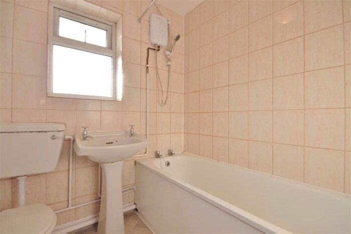 2 Bedroom Apartment To Rent In Kidlington, Oxford, North Oxford, OX5