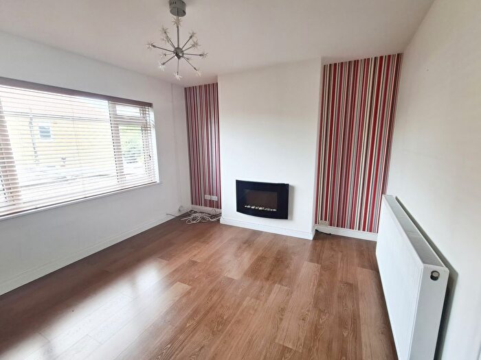 2 Bedroom Flat To Rent In Whalebone Grove, Romford, RM6