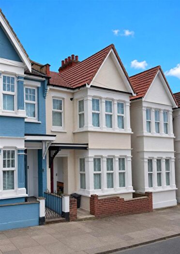 2 Bedroom Flat To Rent In Holland Road, Westcliff-On-Sea, SS0