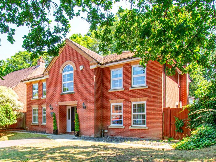 5 Bedroom Detached House For Sale In Rosyth Gardens, Newbury, Berkshire, RG14