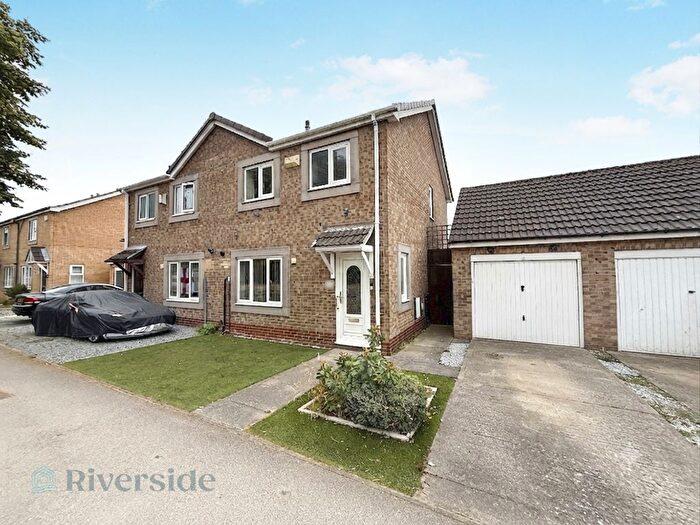 3 Bedroom Semi-Detached House For Sale In South Bridge Road, Hull, HU9
