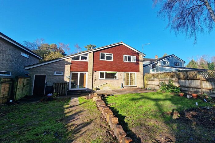 3 Bedroom Detached House To Rent In Broadstone, BH18