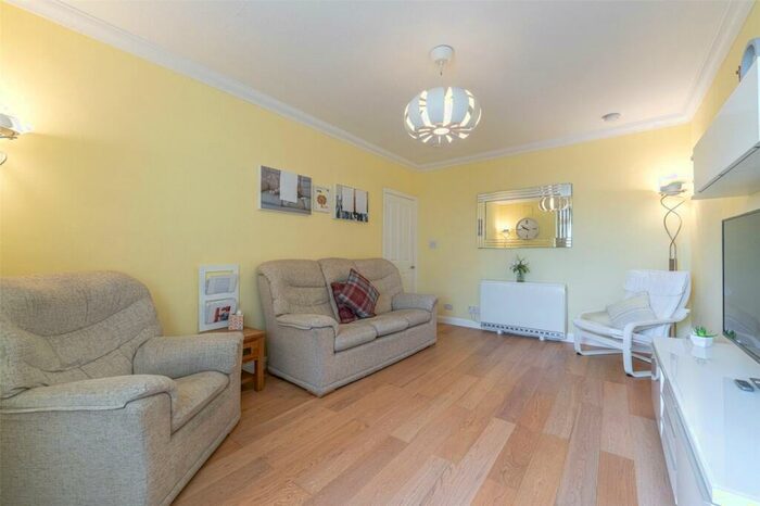 2 Bedroom Flat For Sale In Crewe Terrace, Edinburgh, EH5