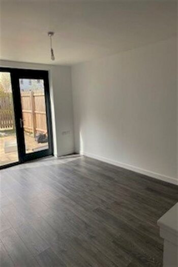 2 Bedroom Ground Flat To Rent In Greendykes Road, EH16