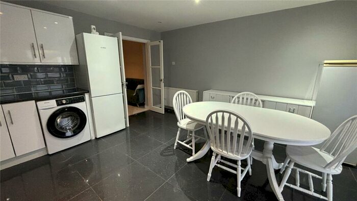 4 Bedroom Terraced House To Rent In Westminister Gardens, London, IG11