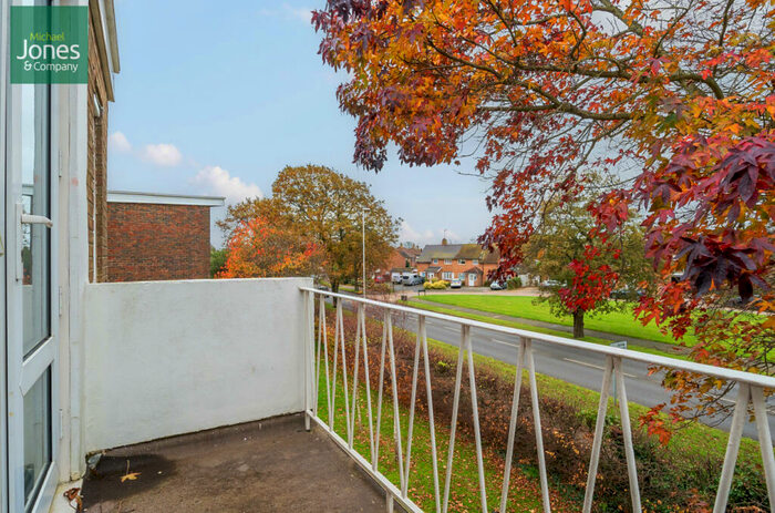 2 Bedroom Flat To Rent In Sunningdale Court, Jupps Lane, Goring-By-Sea, Worthing, West Sussex, BN12