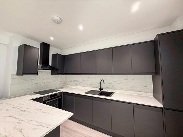 2 Bedroom Flat To Rent In Meadow Road, Beeston, NG9