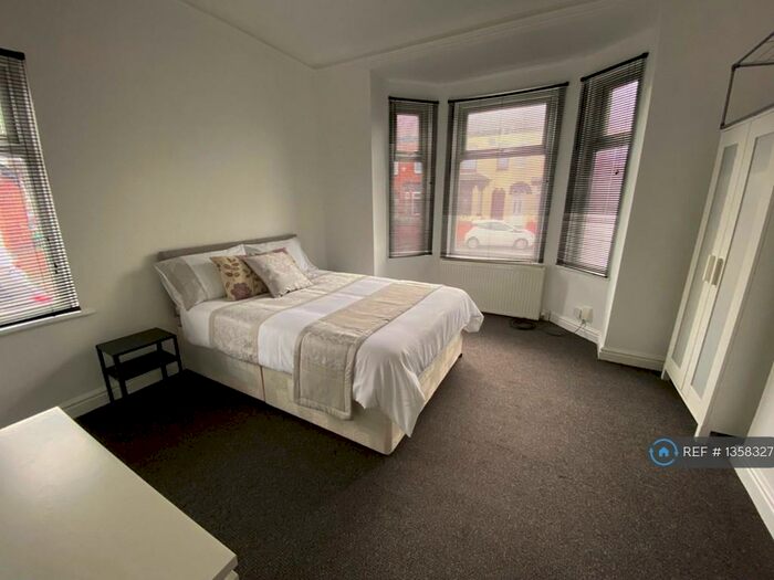 1 Bedroom Flat To Rent In Levenshulme, Manchester, M19