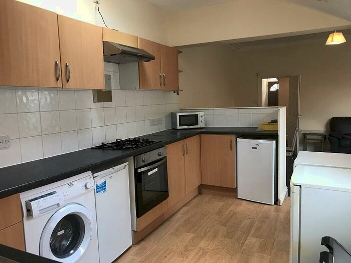 6 Bedroom End Of Terrace House To Rent In Avondale Street, Lincoln, Lincolnshire, LN2