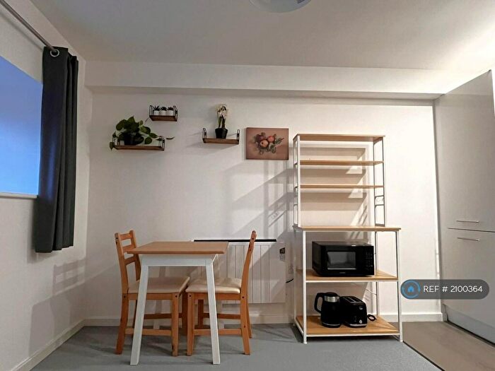 1 Bedroom Flat To Rent In Viaduct Road, Leeds, LS4