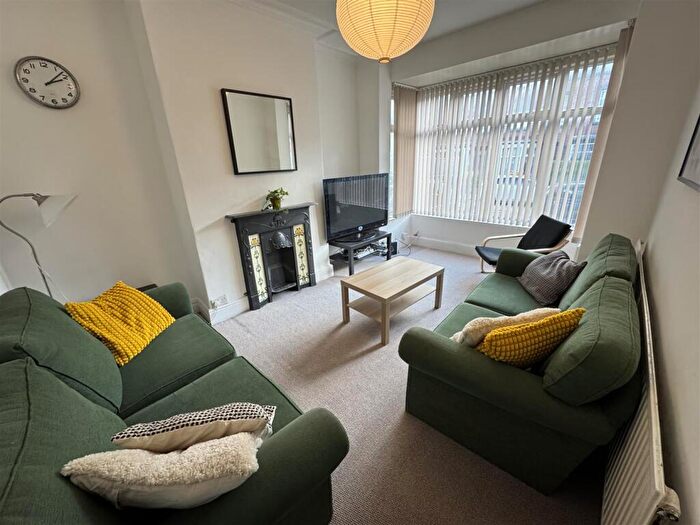 5 Bedroom Terraced House To Rent In Newport Gardens, Headingley, Leeds, LS6