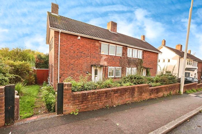 3 Bedroom Semi Detached House For Sale In Collis Street, Amblecote, Stourbridge, DY8